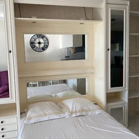 Апартаменти Beau Front De Juan Les Pins Vue Exceptionnelle